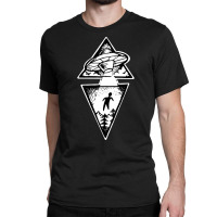 Flying Saucer In Black And White Retro Classic T-shirt | Artistshot