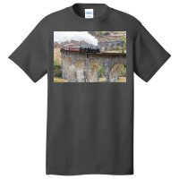 Jacobite Steam Train Over The Glenfinnan Viaduct Basic T-shirt | Artistshot