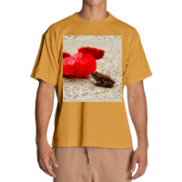 Cute Tiny Multi Colored Frog Next To A Red Geranium Blossom Flower  Sl Urban Heavy T-shirt | Artistshot