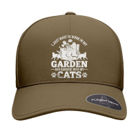 I Just Want To Work In My Garden And Hang Out With My Cats T Shirt Seamless Cap | Artistshot