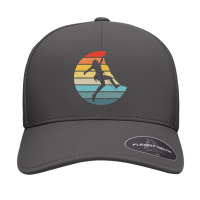 Bouldering T  Shirt Bouldering Silhouette On A Distressed Retro Sunset Seamless Cap | Artistshot