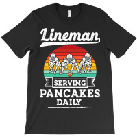 Football Lineman Serving Pancakes Daily Offensive Lineman 39 T-shirt | Artistshot