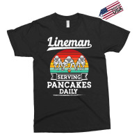 Football Lineman Serving Pancakes Daily Offensive Lineman 39 Exclusive T-shirt | Artistshot