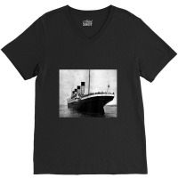 Kids The Titanic Setting Sail V-neck Tee | Artistshot