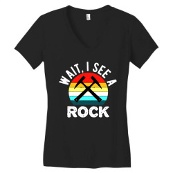 wait i see a rock Women's V-Neck T-Shirt | Artistshot