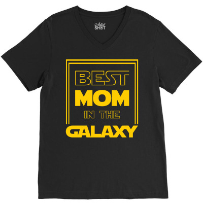 Best Mom In The Galaxy V-neck Tee Designed By Zeynepu