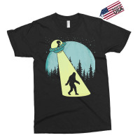 Bigfoot T Shirtbigfoot Ufo Abduction Full Moon T Shirt Exclusive T-shirt | Artistshot