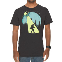 Bigfoot T Shirtbigfoot Ufo Abduction Full Moon T Shirt Vintage T-shirt | Artistshot