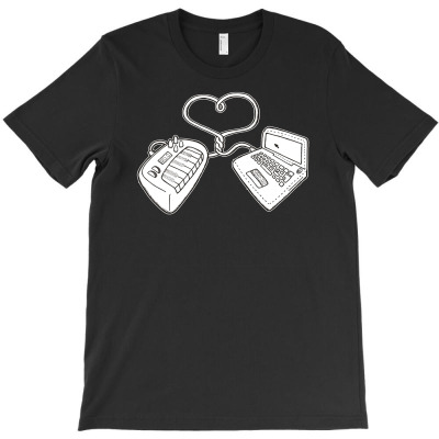 Usb Love T-shirt Designed By Ditreamx