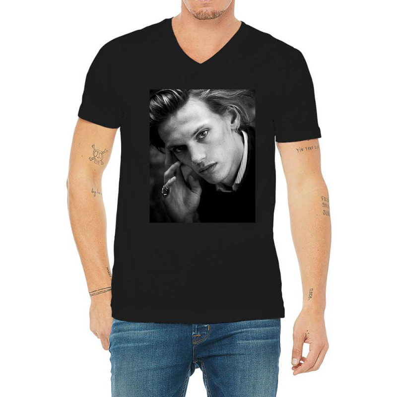 Vintage Photograp Singer Man Funny Gift V-neck Tee | Artistshot