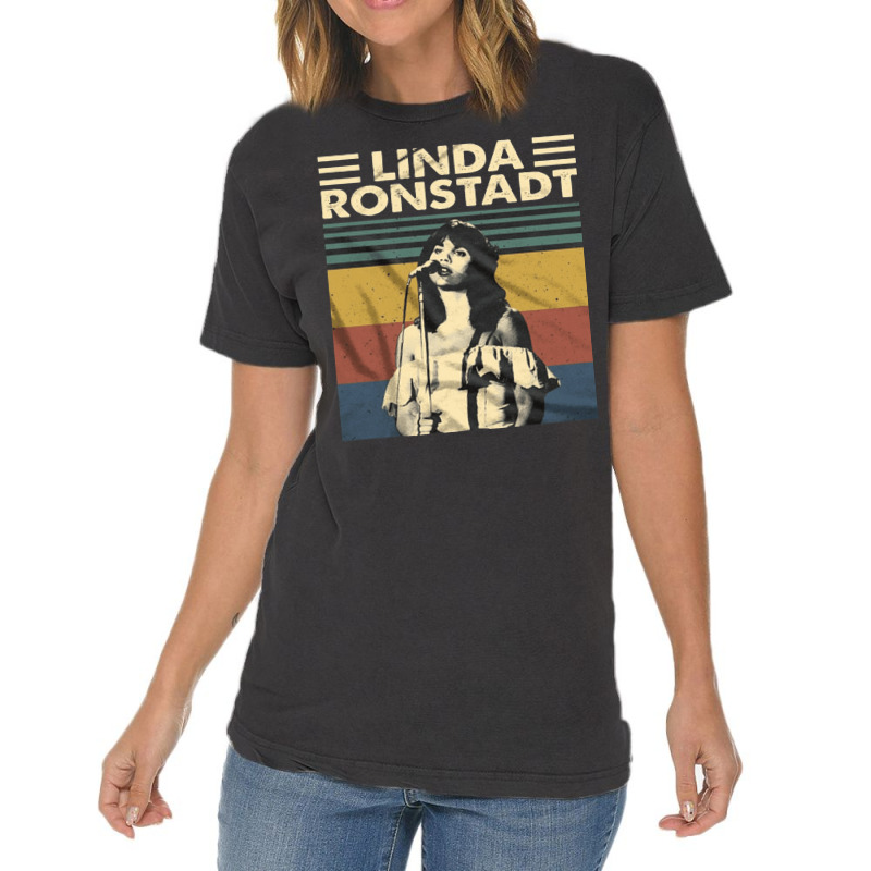 Linda Ronstadt, Linda Ronstadt Vintage, Linda Ronstadt Singer, Linda R Vintage T-shirt | Artistshot