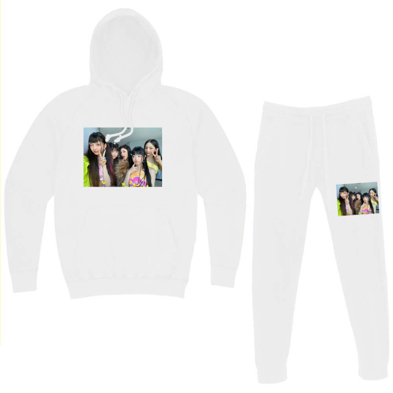 Newjeans Ot5 Selca Active Hoodie & Jogger Set | Artistshot