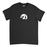 English Cocker Spaniel Dog Moon Silhouette Halloween Costume Classic T-shirt | Artistshot