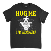 Halloween T  Shirt Halloween Scarecrow Hug Me I Am Vaccinated Costume Classic T-shirt | Artistshot