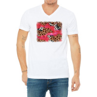 Valentine's Day Cowhide Leopard Background V-neck Tee | Artistshot