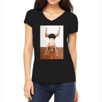 Twerking Miley Women's V-neck T-shirt | Artistshot