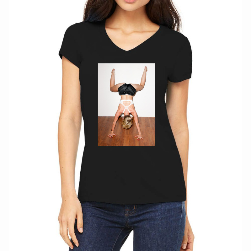 Twerking Miley Women's V-Neck T-Shirt by CHADANDERSON | Artistshot