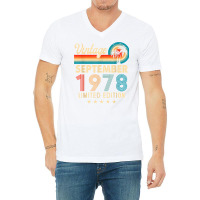 Vintage September 1978 44th Birthday Gifts T Shirt V-neck Tee | Artistshot