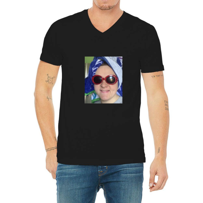 Lewis Capaldi - Sunglasses .png V-neck Tee | Artistshot