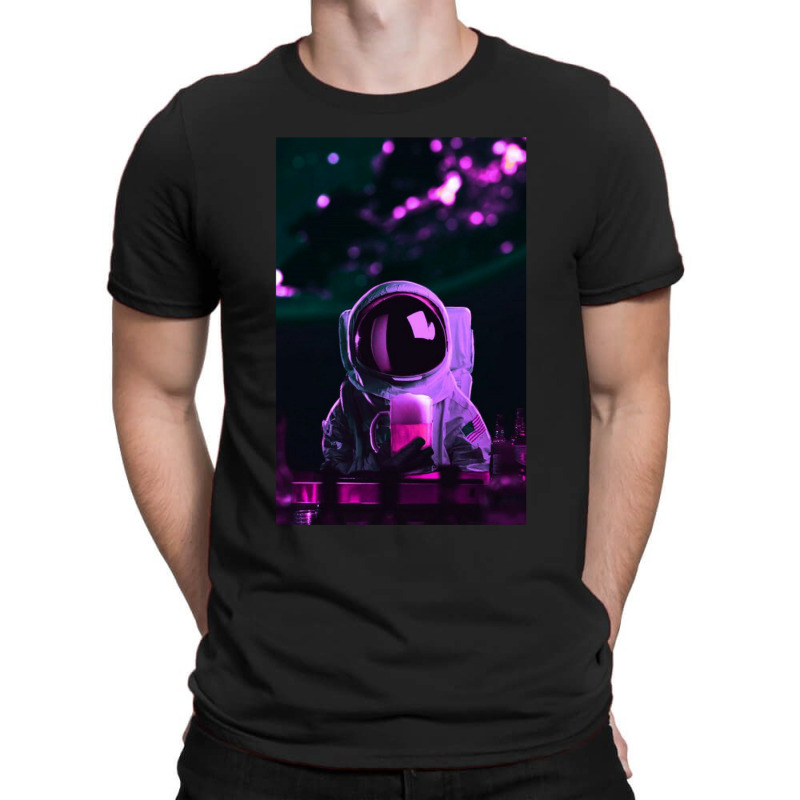 Aesthetic Astronaut T-shirt | Artistshot