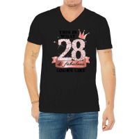 28 & Fabulous I Rose And White Party Group Candid Photo Item V-neck Tee | Artistshot