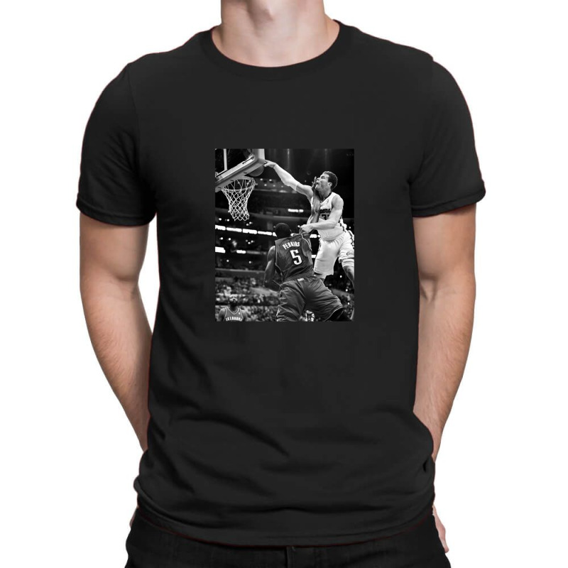 Blake Griffin Over Kendrick Perkins T-shirt | Artistshot