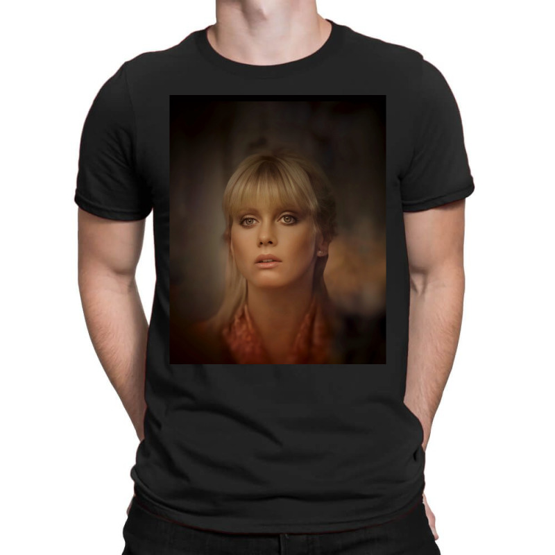 Olivia Newtonjohn  Totally Hot Portrait. Graphic T-shirt | Artistshot