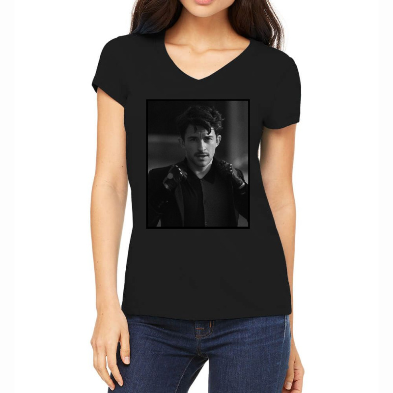 Jonathan Bailey Gloves Women's V-Neck T-Shirt by NINOZKABAUGHMAN | Artistshot