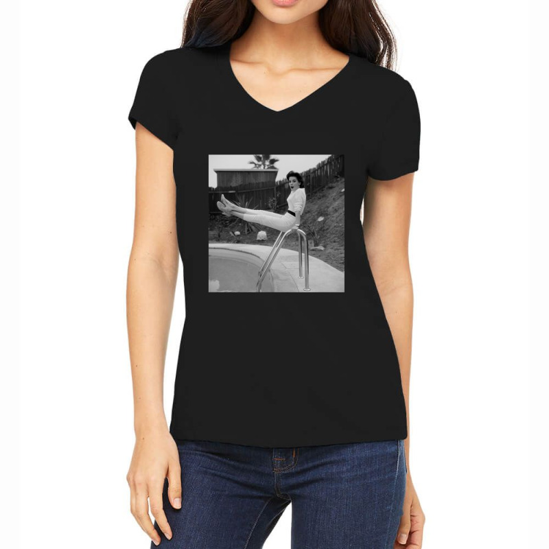 Natalie Wood Women's V-Neck T-Shirt by MeganMarieVanLerberghe | Artistshot