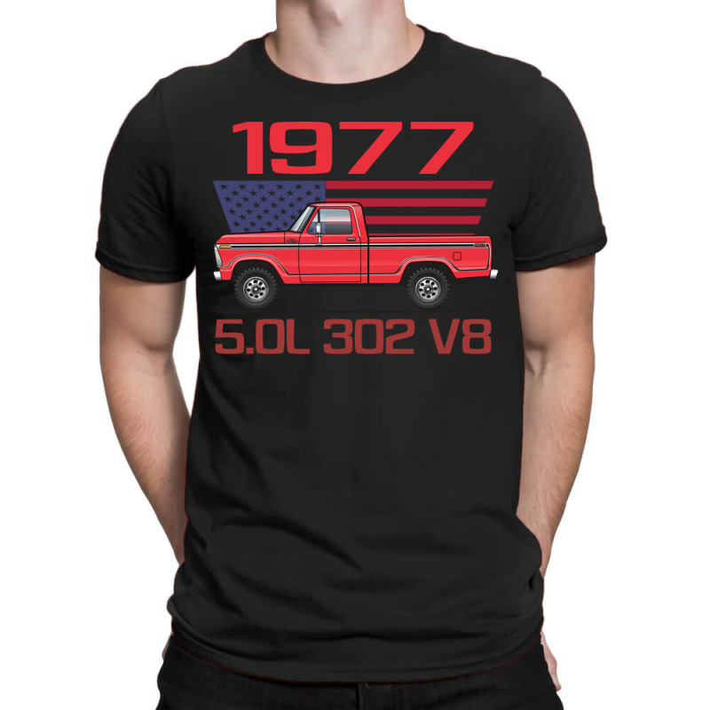 302 V8 Castillo Red T-shirt | Artistshot