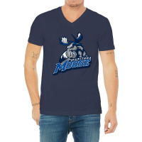 Be-manitoba-moose-family V-neck Tee | Artistshot