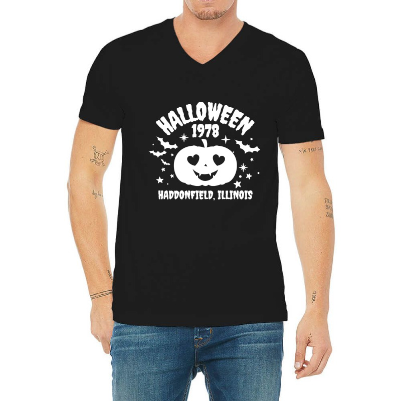 Halloween 1978 Haddonfield Illinois (2) V-Neck Tee by greggjvandervor | Artistshot