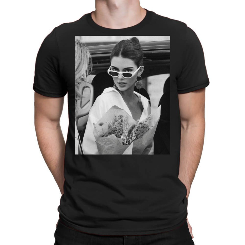 Kendall Jenner  Black Aesthetic T-shirt | Artistshot