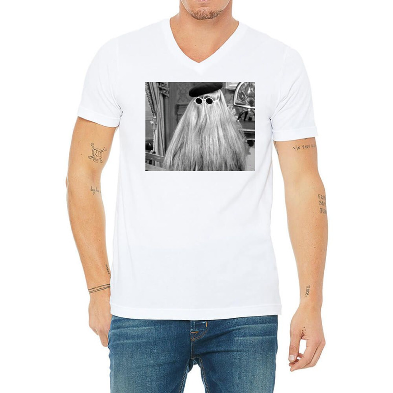 Cousin Itt Poster Stars (1) V-neck Tee | Artistshot