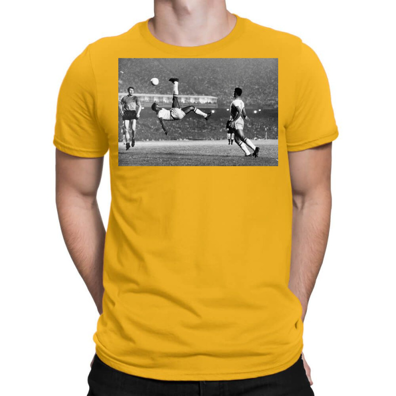 Pele Legendary Bicycle Kick Black And White T-shirt | Artistshot