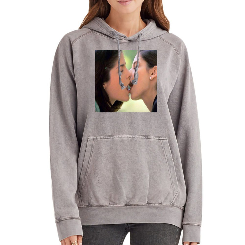 Cruel Intentions Kiss Kathyrn And Cecile Vintage Hoodie by yaelimargidd | Artistshot