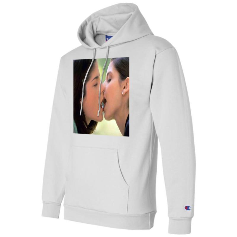 Cruel Intentions Kiss Kathyrn And Cecile Champion Hoodie by yaelimargidd | Artistshot