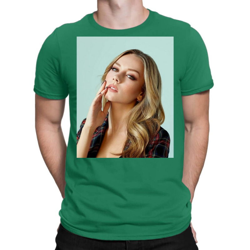 Ester Expsito Elite La Poster Cool T-Shirt by ferrarperishc | Artistshot