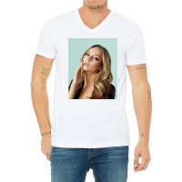 Ester Expsito Elite La Poster Cool V-neck Tee | Artistshot