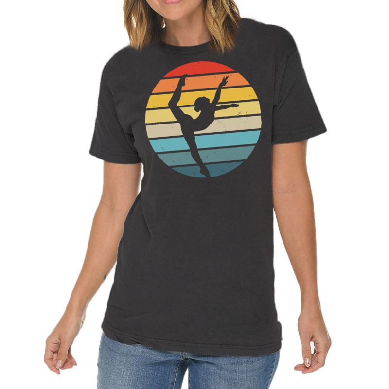 Majorette T  Shirt Baton Twirling Silhouette On A Distressed Retro Sun Vintage T-shirt | Artistshot