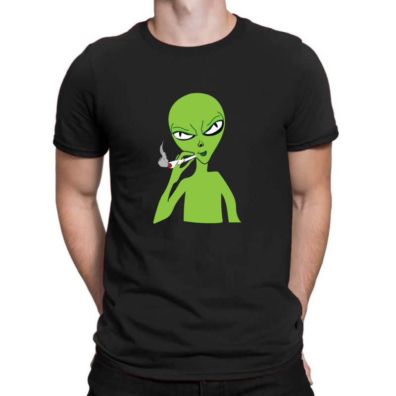 Funny Green Alien Smoking T-shirt | Artistshot