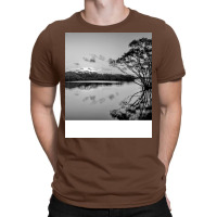 Black And White Landscape Summer Girl T-shirt | Artistshot