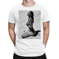 Bella Hadid Black.white T-shirt | Artistshot