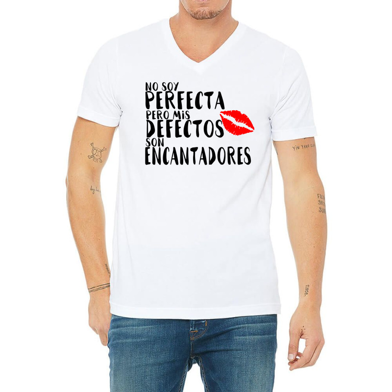 No Soy Perfecto Defectos Son Encantadores V-Neck Tee by togbuiventorc | Artistshot