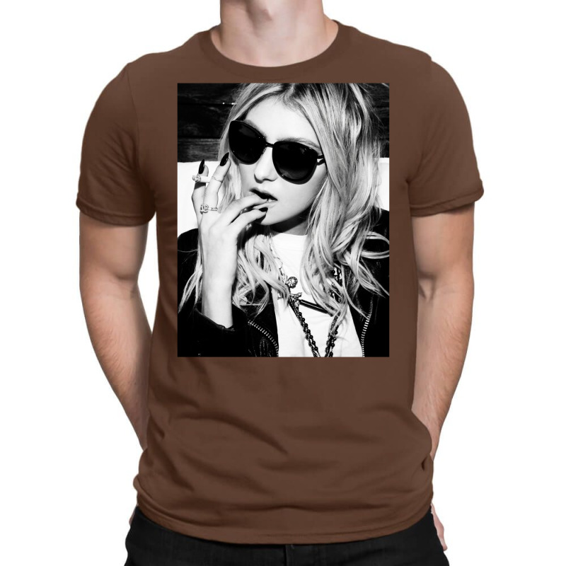 Taylor Momsen Bw T-shirt | Artistshot