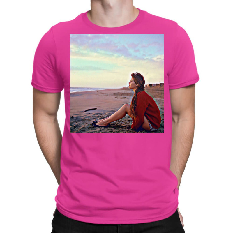 Claudia Cardinale Smiling 3 T-shirt | Artistshot