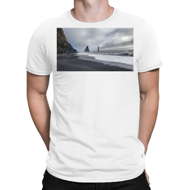 The Black Beach T-Shirt by lannonchisumn | Artistshot