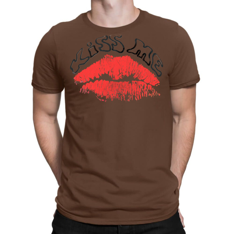 Kiss Me Vintage 80s Aesthetic T-shirt | Artistshot