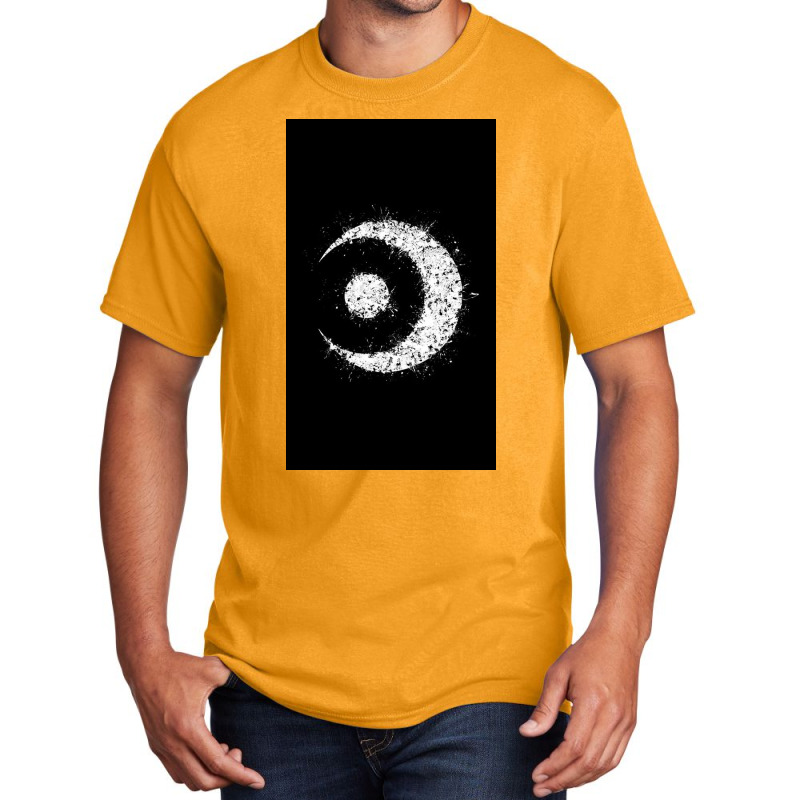 Bayonetta Basic T-shirt | Artistshot