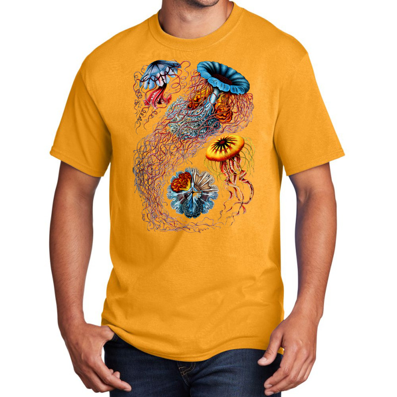 Under The Ocean Marine Jellyfish Basic T-shirt by Hoang95 | Artistshot